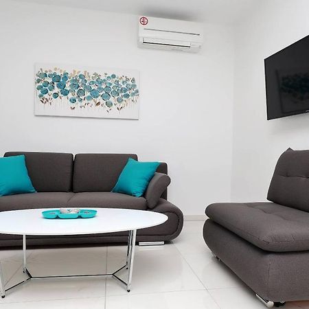 Apartmani "Villa Barbara" Novalja Exterior photo
