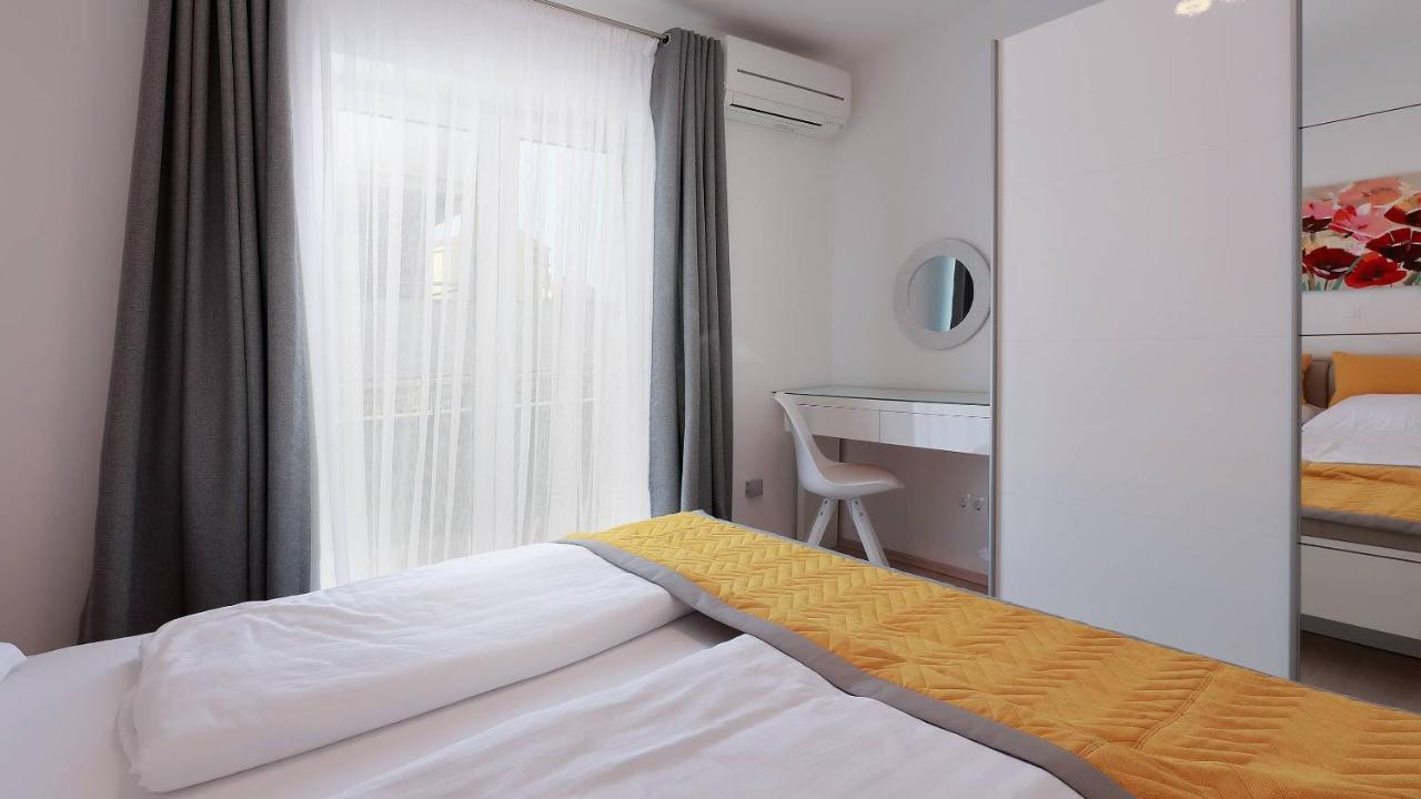 Apartmani "Villa Barbara" Novalja Exterior photo